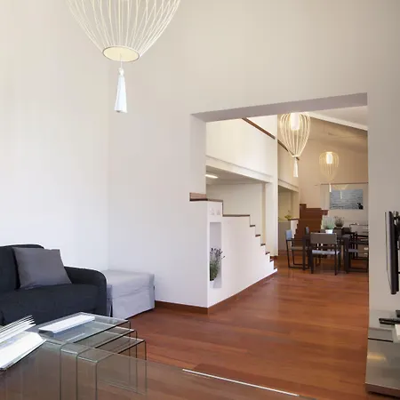 Oriana Homel Apartment Rom
